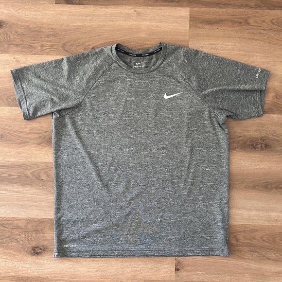 Nike Men's Heathered Short-Sleeve Hydroguard Swim Shirt- EUC - Picture 1 of 8